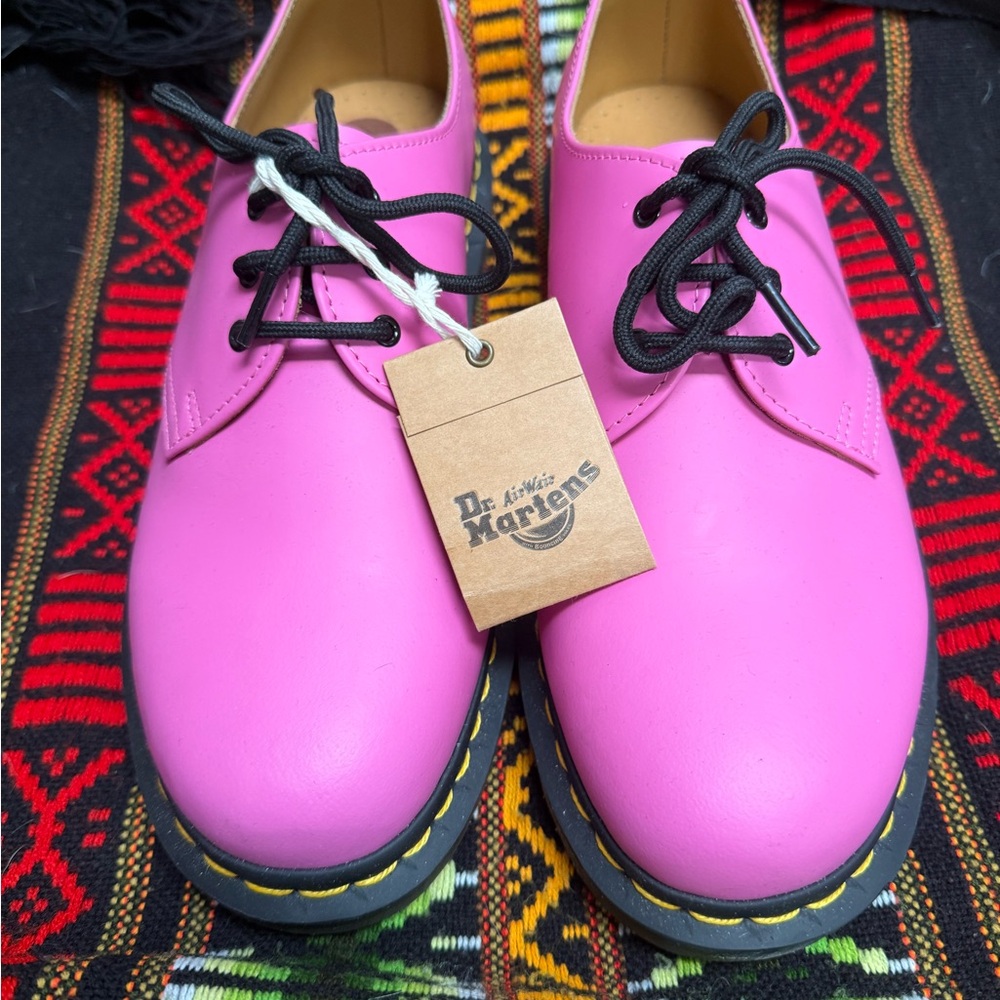 ✨🩷NWT Dr. Martens Bubble Gum Pink Leather Oxfords🩷✨ - Picture 2 of 5